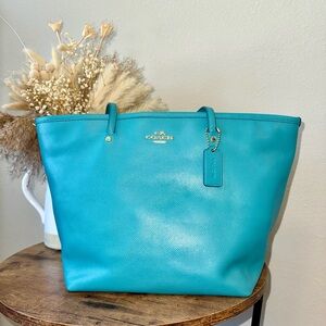 Coach City Tote Bag Turquoise Pebbled Leather Gold hardware Large Shoulder Bag